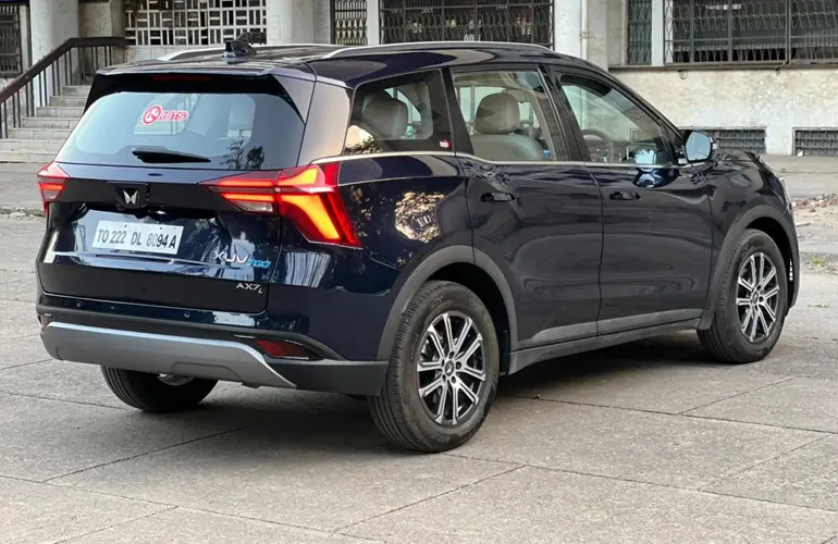 Mahindra XUV700 AX7 AWD AT DSL