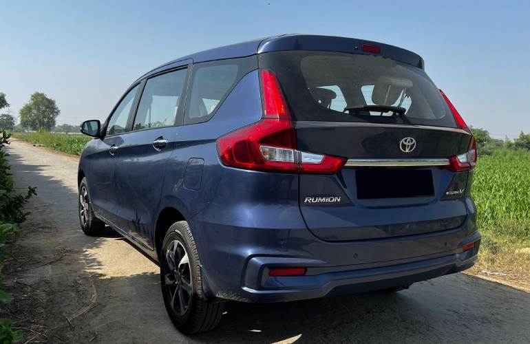 Toyota Rumion V MT 7 STR Ptl