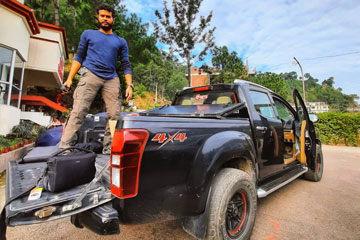 Self Drive Cars in Zirakpur - Chandigarh Rent a Car, Luxury 4x4 SUV Car